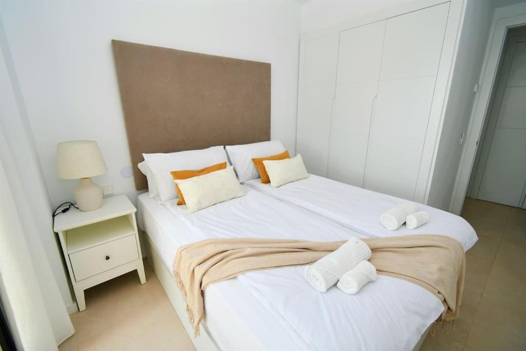 Casa Kerr - Luxury Apt - Sleeps 9 - Los Boliches Leilighet Málaga Eksteriør bilde
