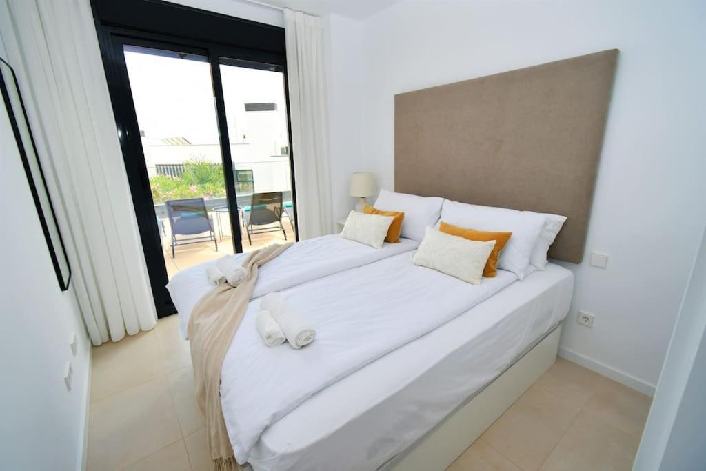 Casa Kerr - Luxury Apt - Sleeps 9 - Los Boliches Leilighet Málaga Eksteriør bilde