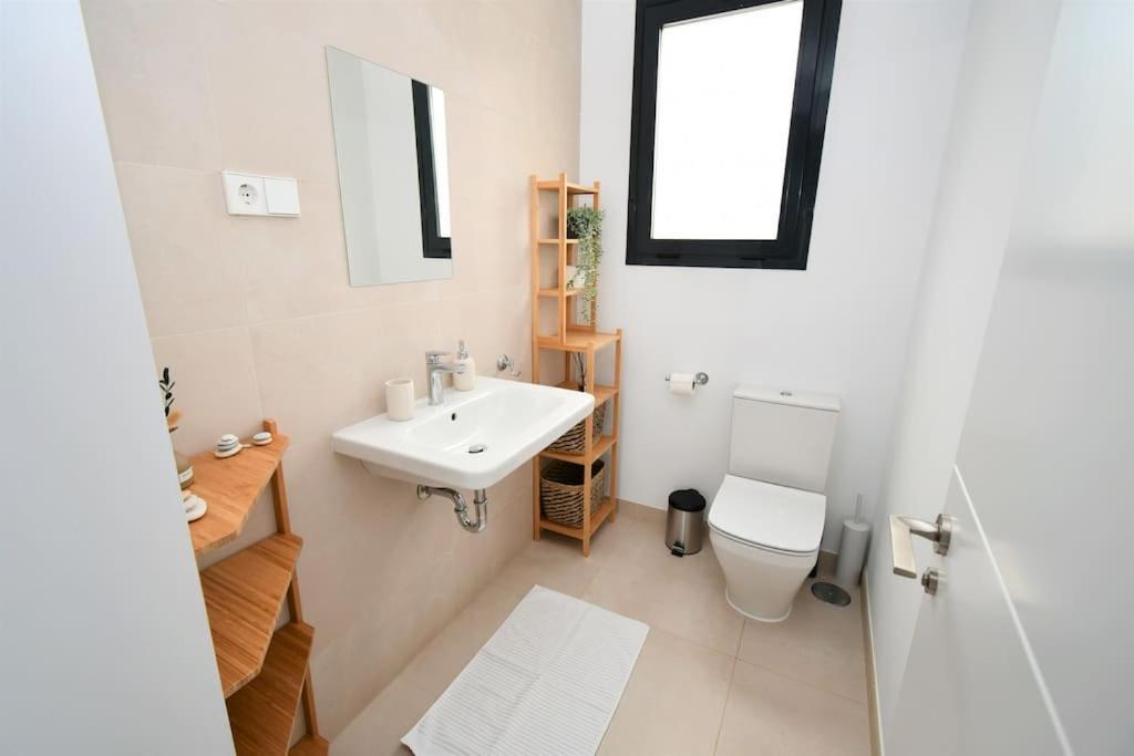 Casa Kerr - Luxury Apt - Sleeps 9 - Los Boliches Leilighet Málaga Eksteriør bilde