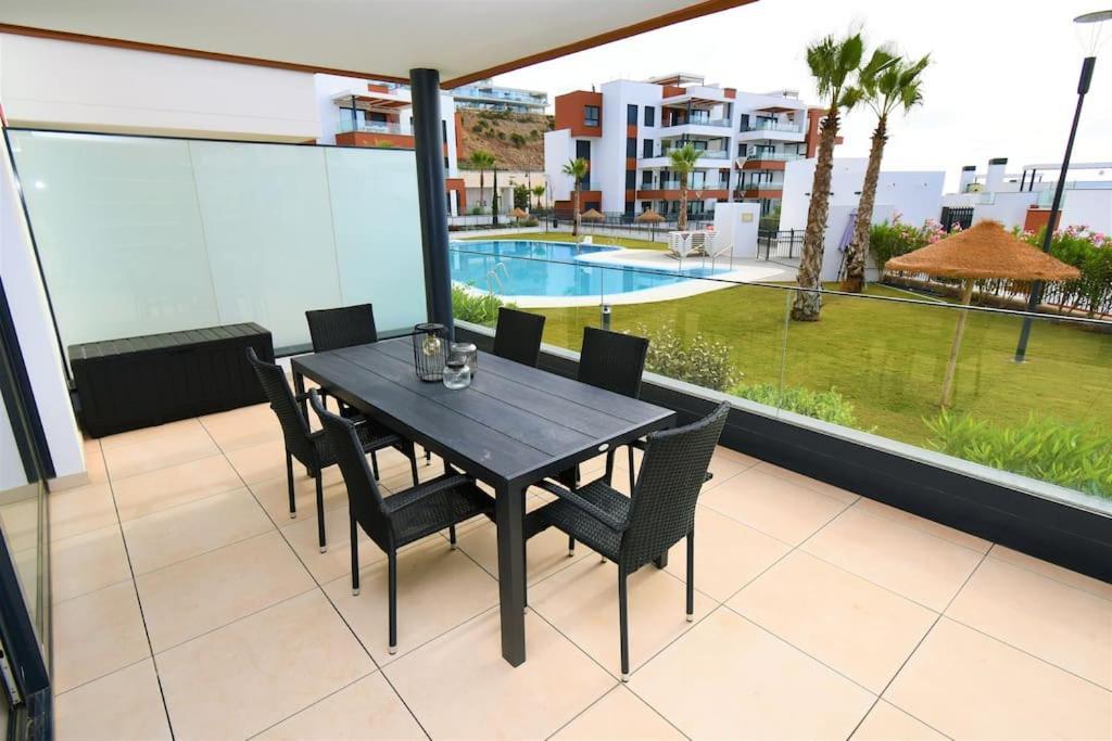 Casa Kerr - Luxury Apt - Sleeps 9 - Los Boliches Leilighet Málaga Eksteriør bilde