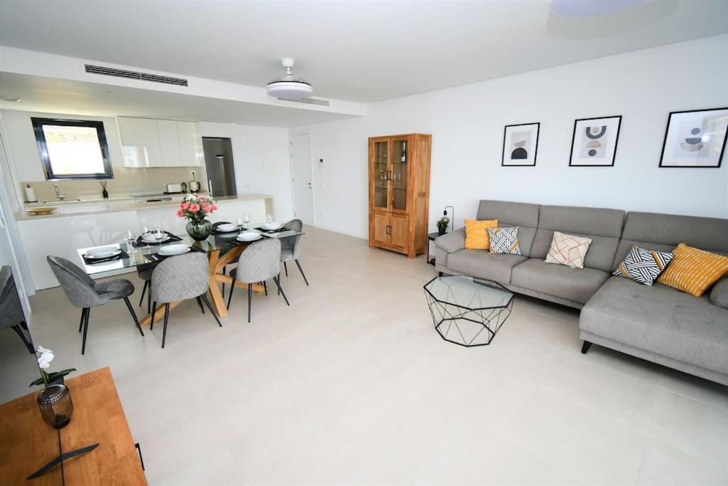 Casa Kerr - Luxury Apt - Sleeps 9 - Los Boliches Leilighet Málaga Eksteriør bilde